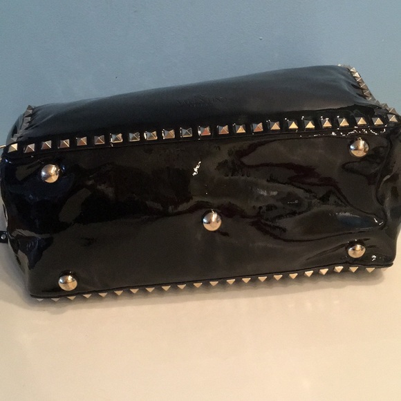 MINT Valentino Rockstud Med. Patent Leather Tote - Picture 7 of 8